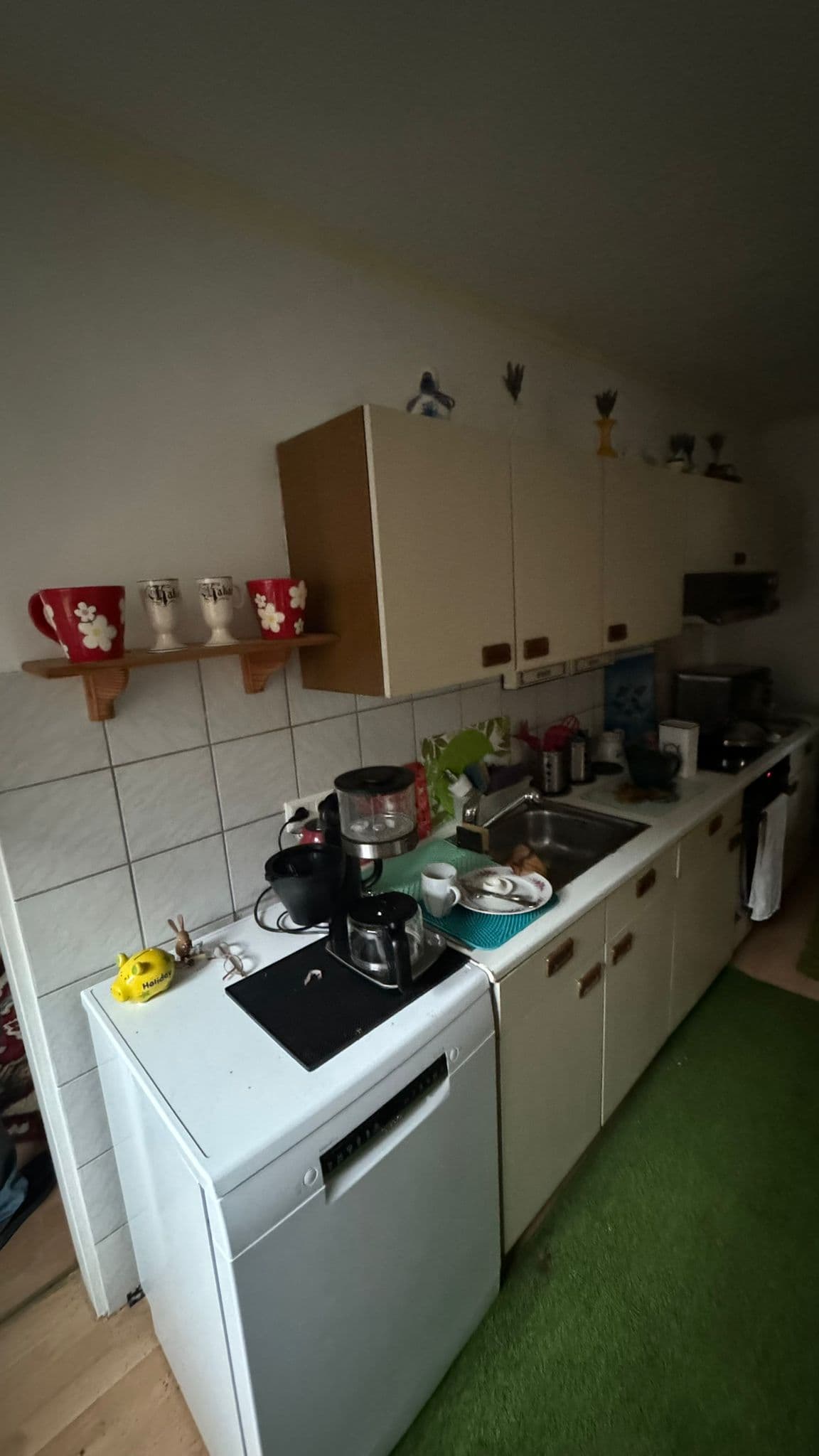 Küche vor der Entrümpelung – voller Hausrat