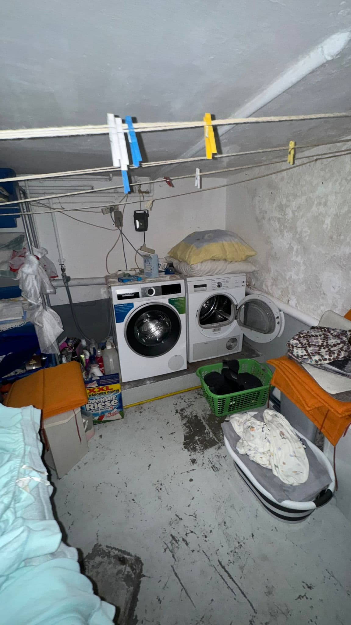 Entrümpeltes Schlafzimmer